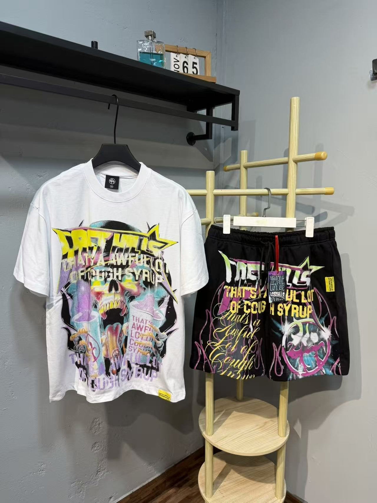 THAT'S A AWFUL LOT OF COUGH SYRUP Colorful Bottle Graphic Short-Sleeve Set ¡ª front