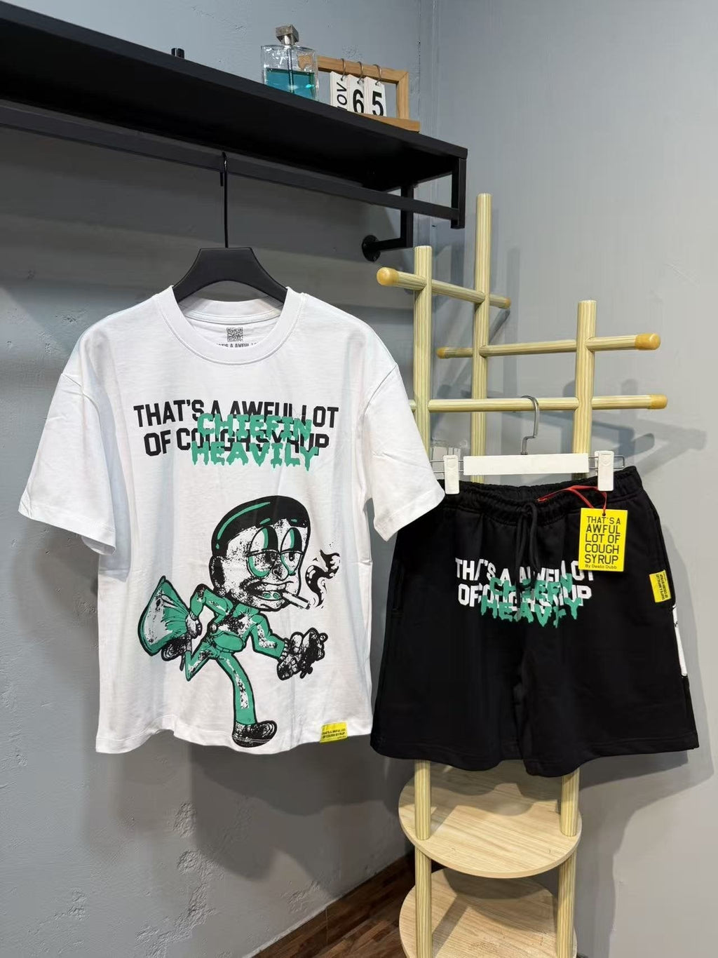 THAT'S A AWFUL LOT OF COUGH SYRUP Graphic Short-Sleeve Set ¡ª front